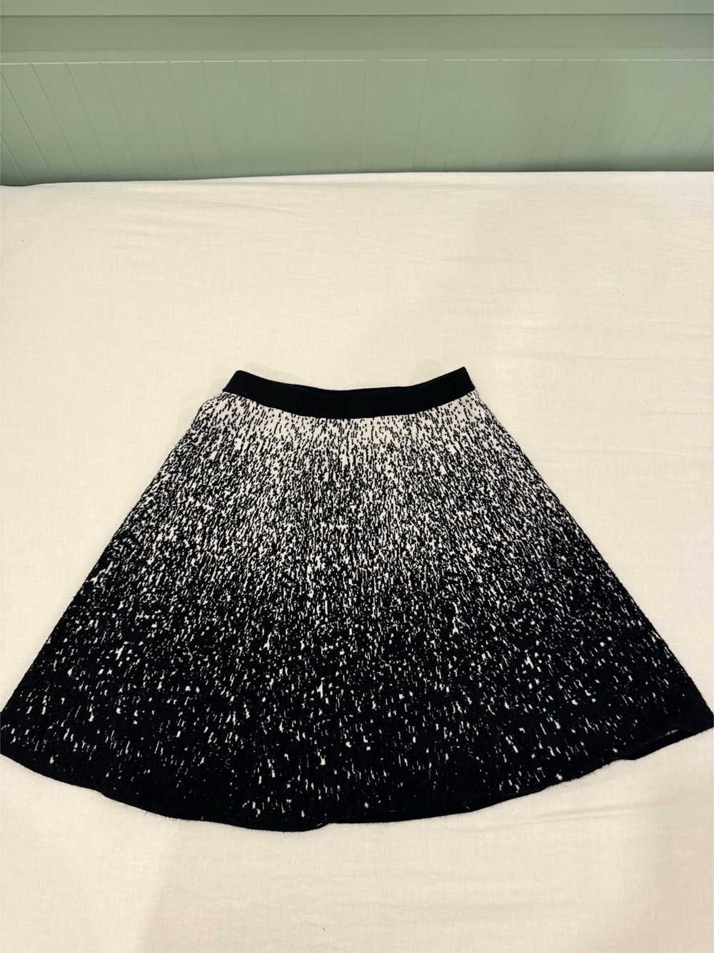 Carmien Black & White Speckled Sweater Size Small Like New